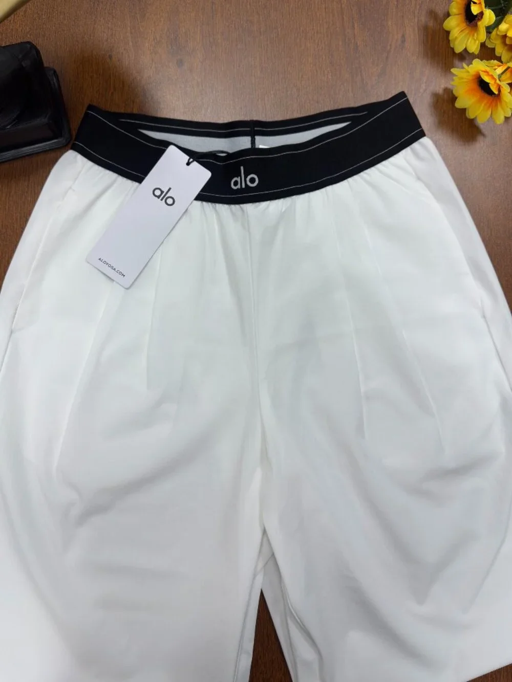 Modern Minimalist🍦NWT ALO Yoga Suit Up Trouser🥼Crisp White